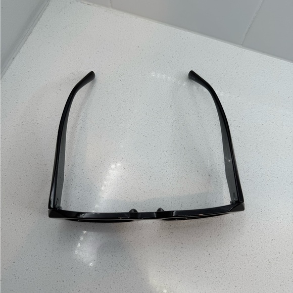 Black Rectangle Sunglasses 🕶️ - Picture 2 of 3